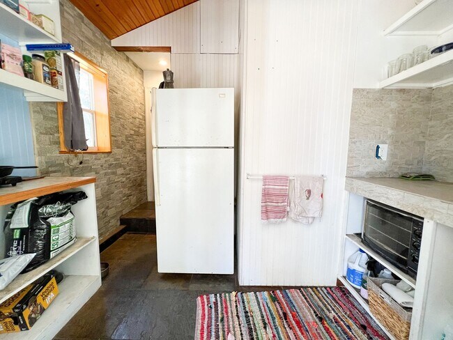 Building Photo - 1824 NW 5th Ave