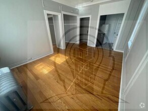 Building Photo - 1 bedroom in CHICAGO IL 60626