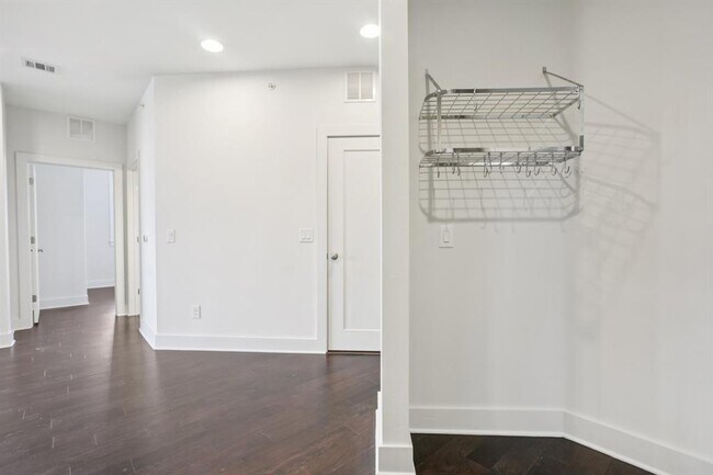 Building Photo - 908 Nueces St