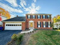 Building Photo - Gorgeous 4 Bed 3.5 Bath Brick Home With La...