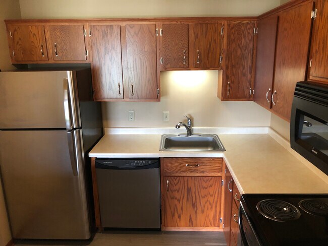 Building Photo - 5697 Green Circle Dr