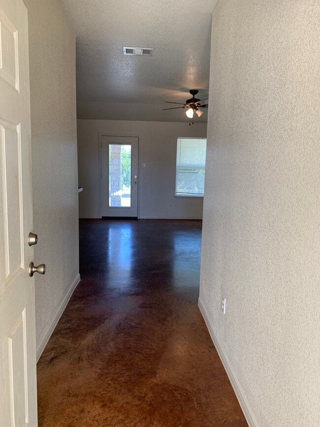 Building Photo - 4 Bdrm 2.25 Bath in Copperas Cove