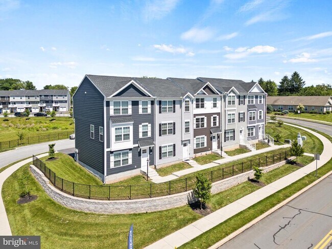 Building Photo - 74 Overshot Ln