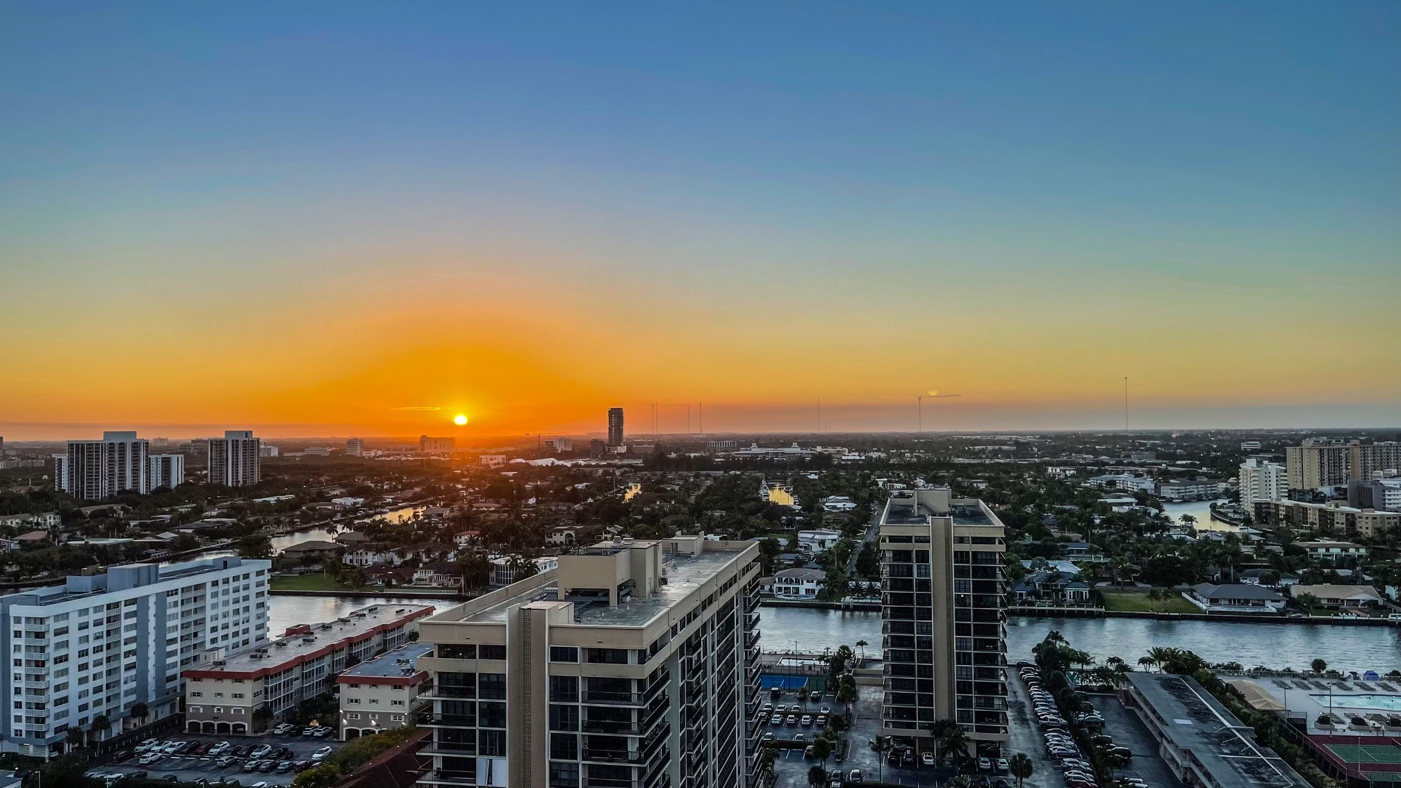 Building Photo - 2030 S Ocean Dr