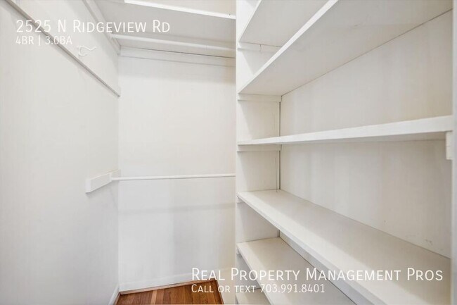 Building Photo - 2525 N Ridgeview Rd