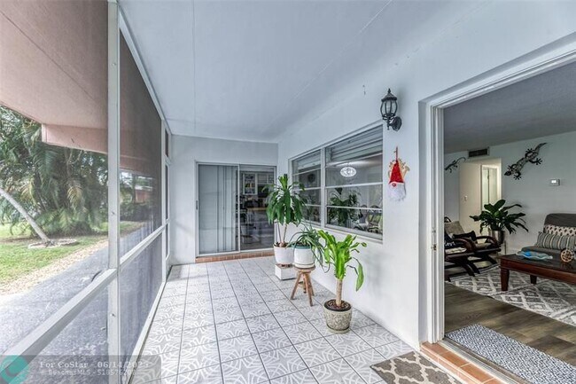 Building Photo - 200 NE 12th Ave