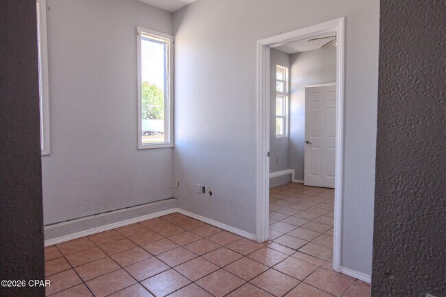 Building Photo - 4402 Cindy Ln