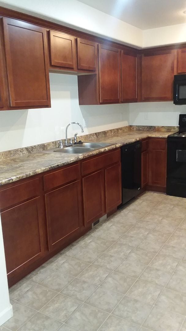 Building Photo - 3 Bedroom 2.5 Bathroom Townhouse in Saddle Ridge!!!