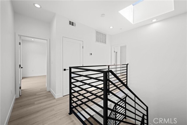 Building Photo - 644 N Boyle Ave