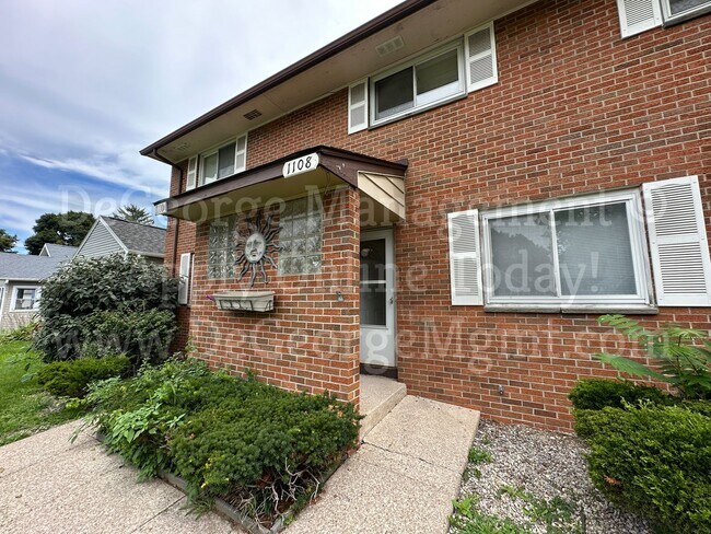 Interior Photo - Greece Bennington