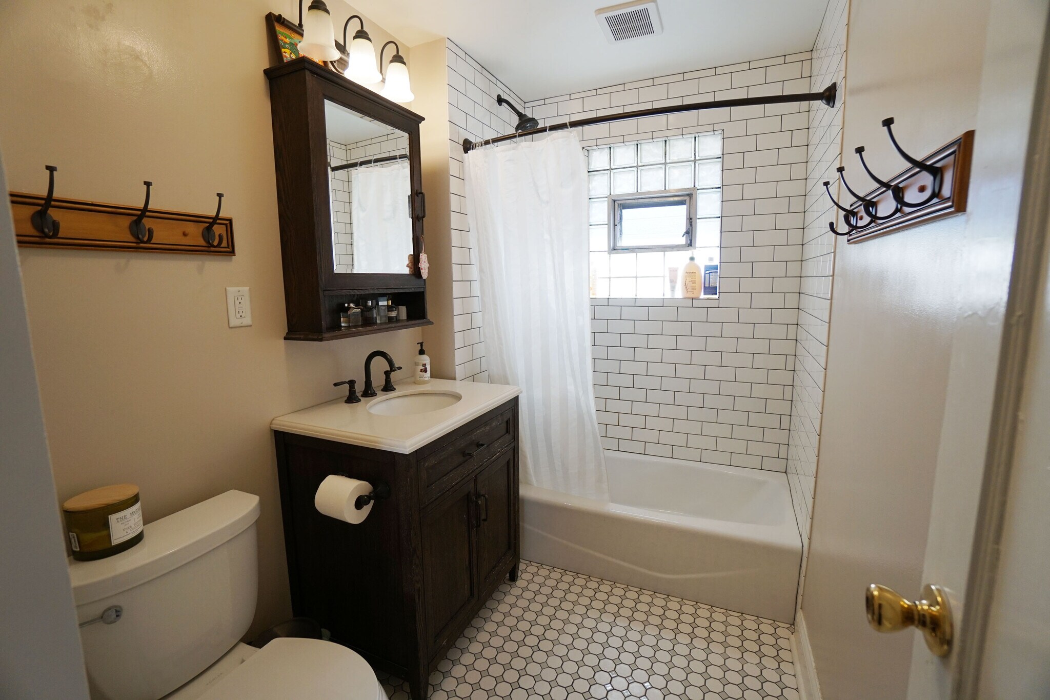 Newly remodeled - 2519 Ashland Ave