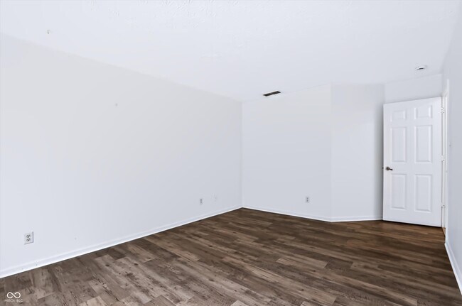Building Photo - 7733 Park North Lake Dr