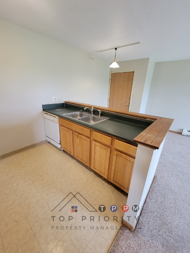 Building Photo - ** MOVE-IN SPECIAL ** 2 Bedroom | 1 Bathro...