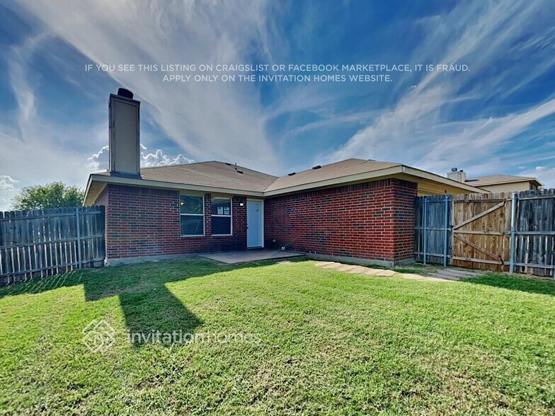 Building Photo - 706 Mission Ln