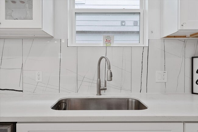 Building Photo - 4547 Newberry St