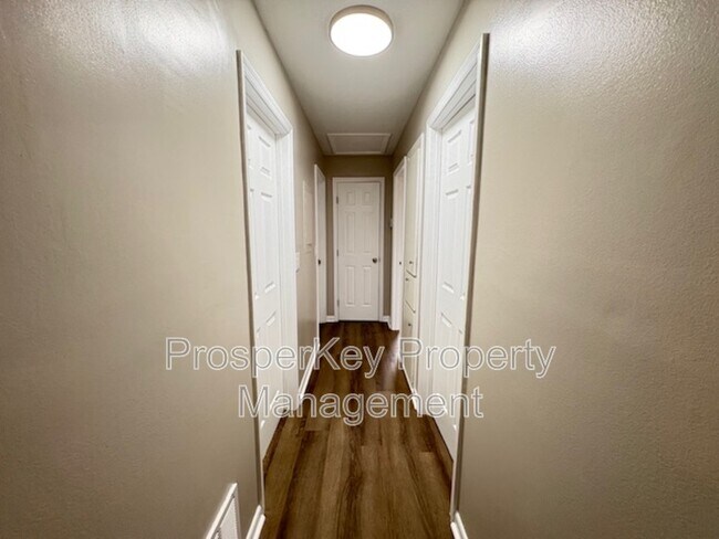 Building Photo - 5061 Thomason Ave