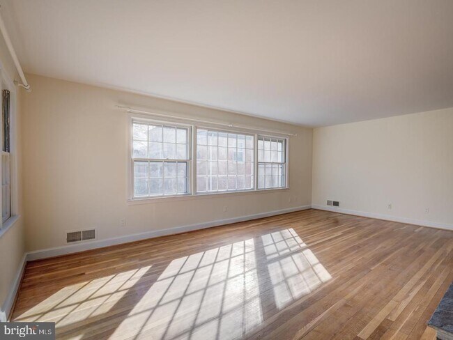 Building Photo - 31 Fort Williams Pkwy
