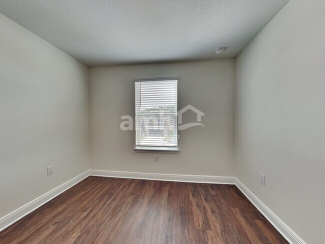 Building Photo - 27264 St Andrews Ave