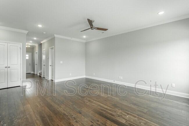 Building Photo - 591 Bellingham Dr NE