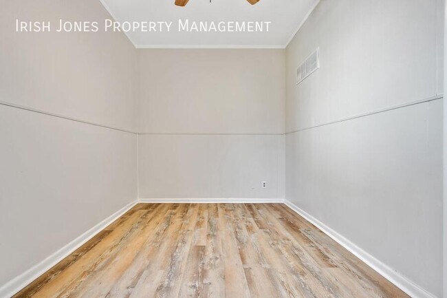 Building Photo - 313 Fenton St