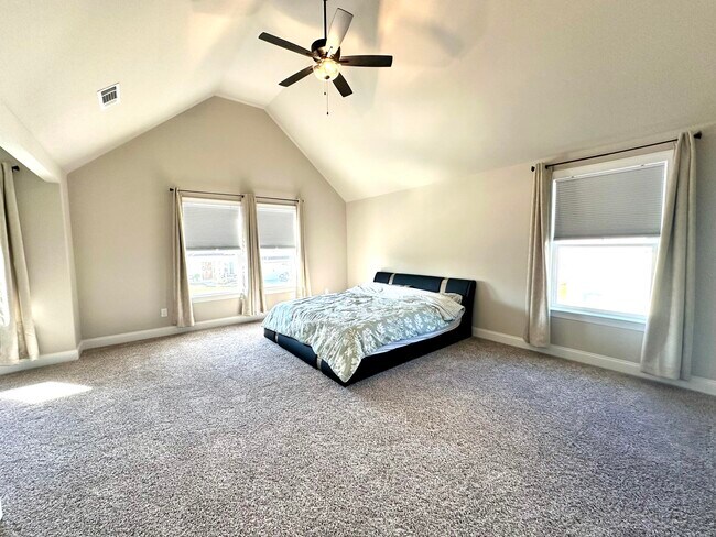 Building Photo - 2987 Rosewood Dr