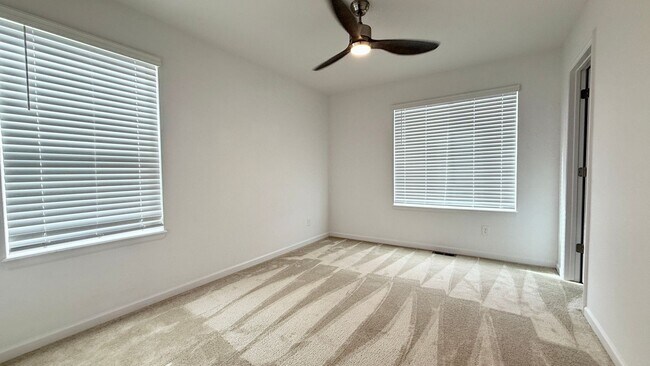 Building Photo - Stunning 3 Bedroom Townhome in Monument