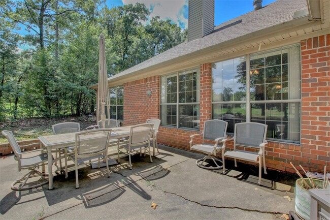 Building Photo - 210 Deauville Dr