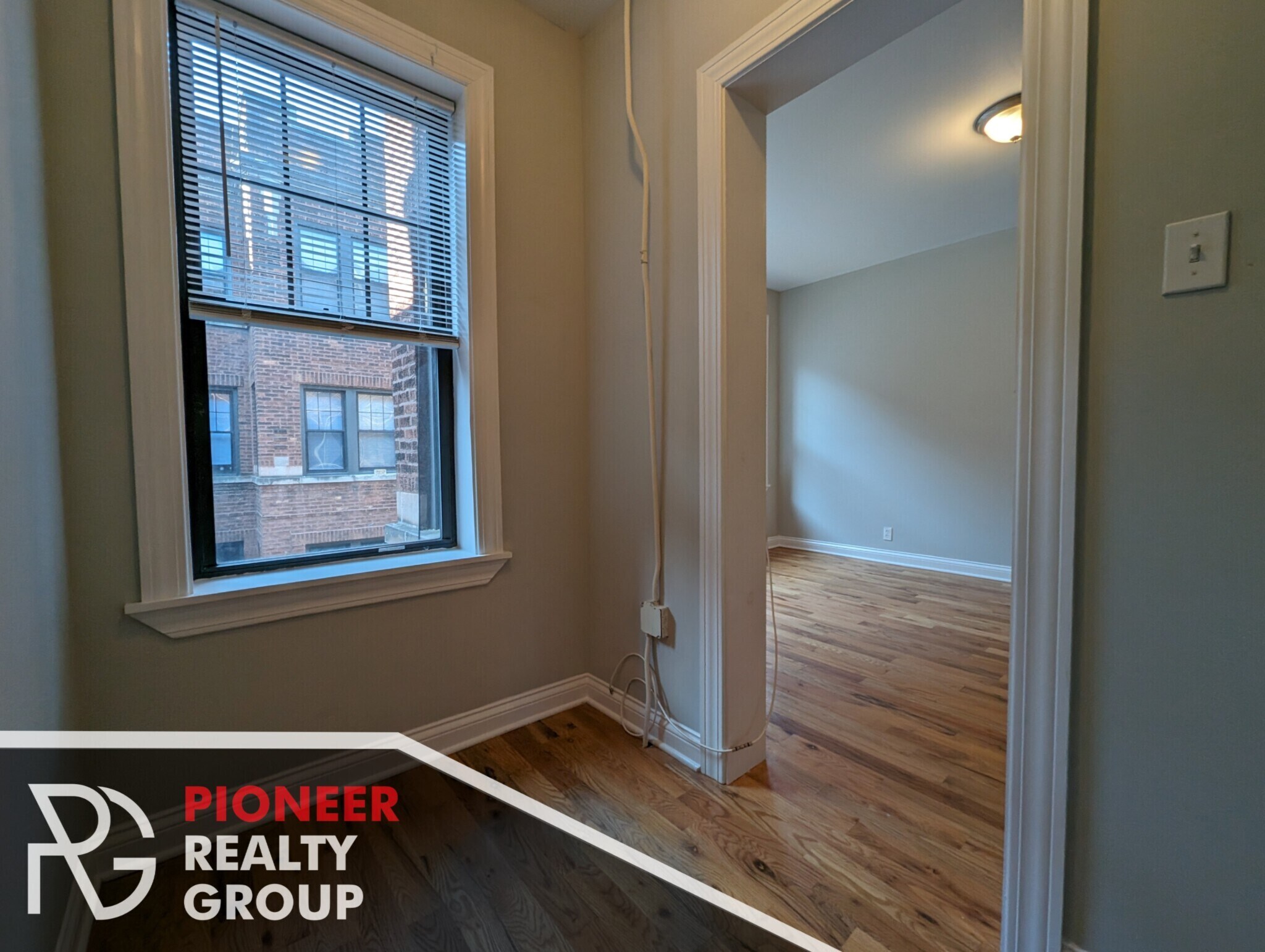 Building Photo - 4407 N Wolcott Ave