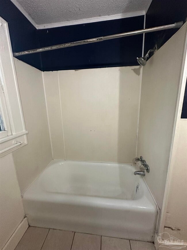 Building Photo - 14 E Strong St