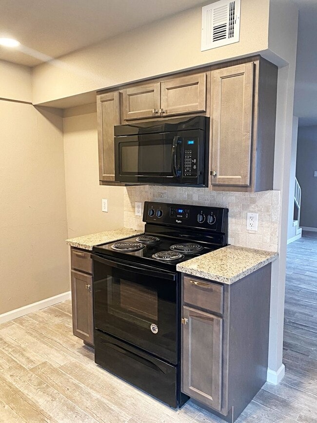 Building Photo - 8674 Glen Meadow Ln