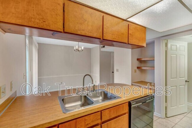 Building Photo - 593 Travelers Blvd