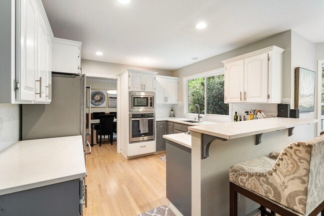 Building Photo - Private Retreat Backing to Trails in the Heart of Lake Oswego