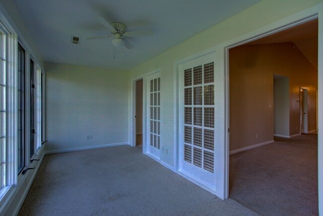 Building Photo - 103 Black Oak Dr
