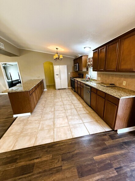 Building Photo - 212 Thornton Ln