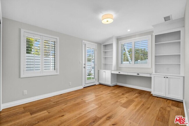Building Photo - 2855 Dunleer Pl