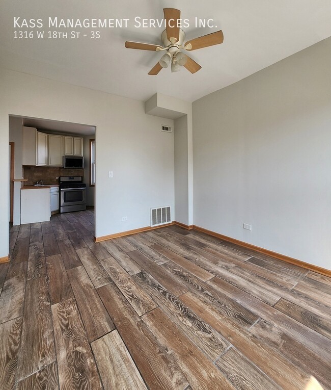 Building Photo - 1316 W 18th St
