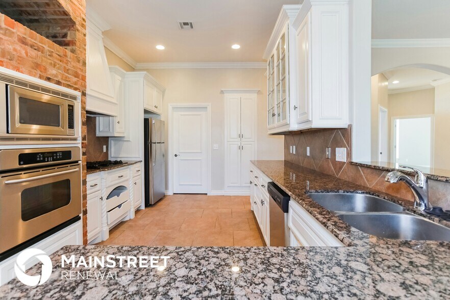 Building Photo - 4604 NW 162nd Ct