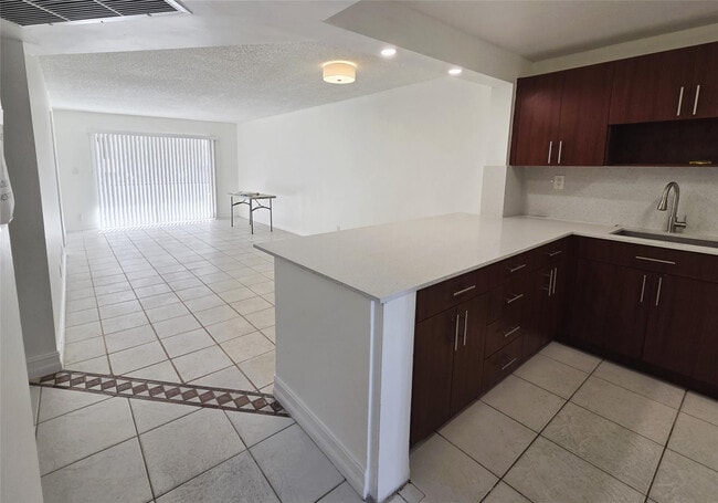 Building Photo - 8040 N Colony Cir