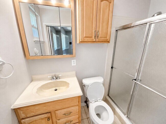 Building Photo - Bright & Spacious 3-Bedroom Home with Expansive Yard in Sacramento