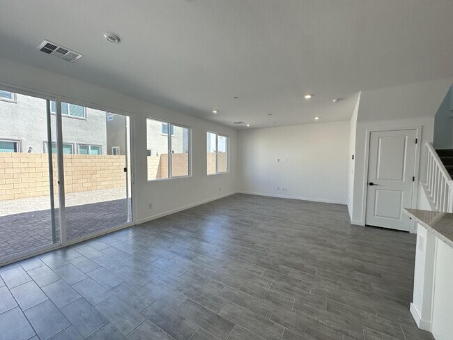 Building Photo - 878 Benning St