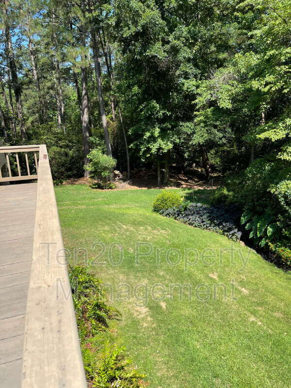 Building Photo - 1544 Glencoe Dr