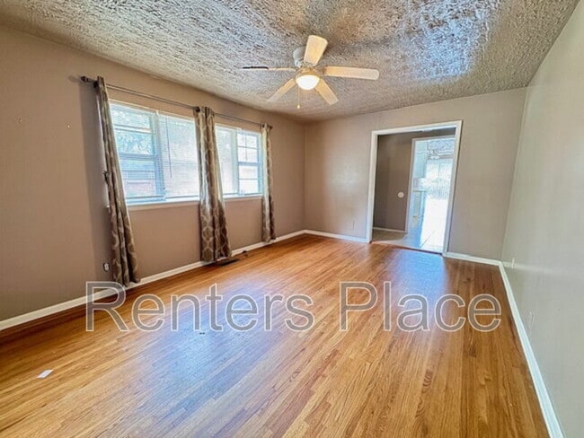 Building Photo - 5611 S Rockford Ave