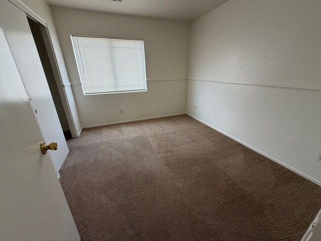 Building Photo - Ready Now