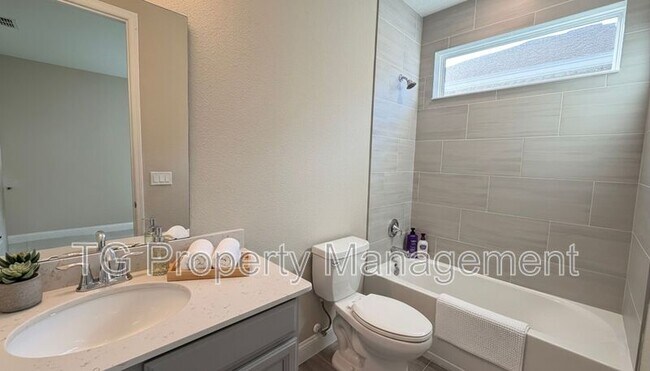 Building Photo - 122 Monthaven Dr