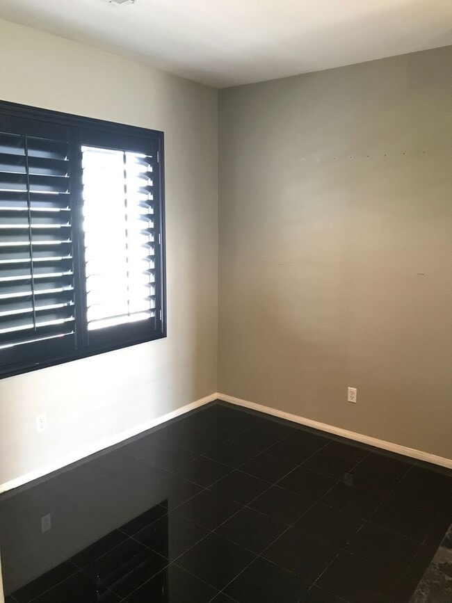 Building Photo - Great Townhouse over lookings TPC Summerli...