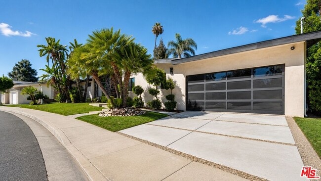 Building Photo - 5576 El Canon Ave