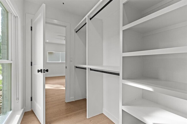 Building Photo - 404 Arbor Ln