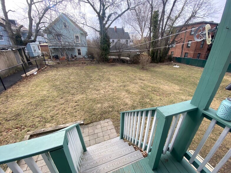 Building Photo - 23 Train St