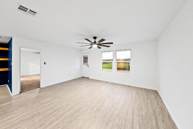 Building Photo - 2 WEEKS FREE RENT with any Lease Signed by June 2026!!!
