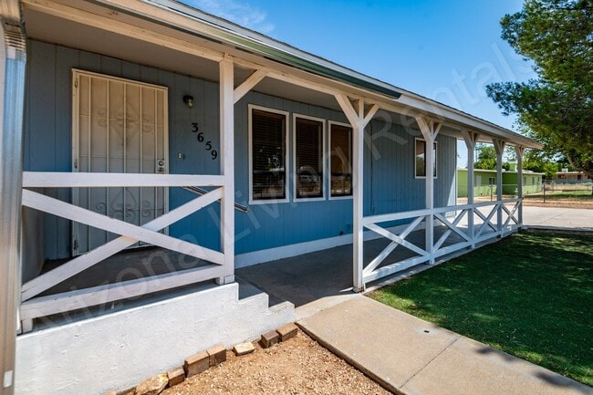 Building Photo - LARGE FENCED YARD WITH DETACHED GARAGE